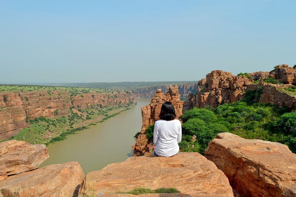 ROCKY CLIFF TREKKING IN INDIA