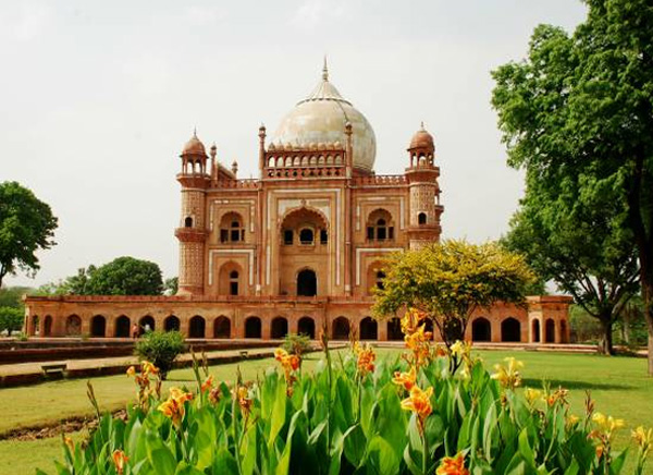 Safdarjung tomb